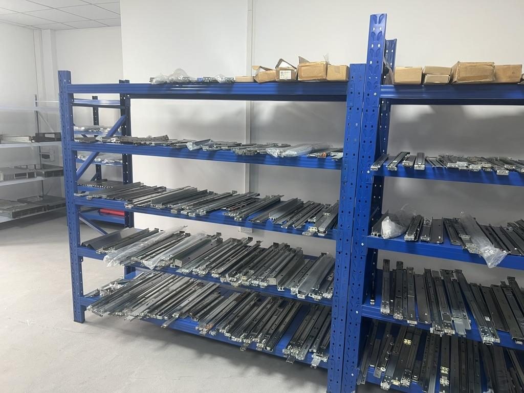 Sliding, fixed and universal rail samples on the display rack