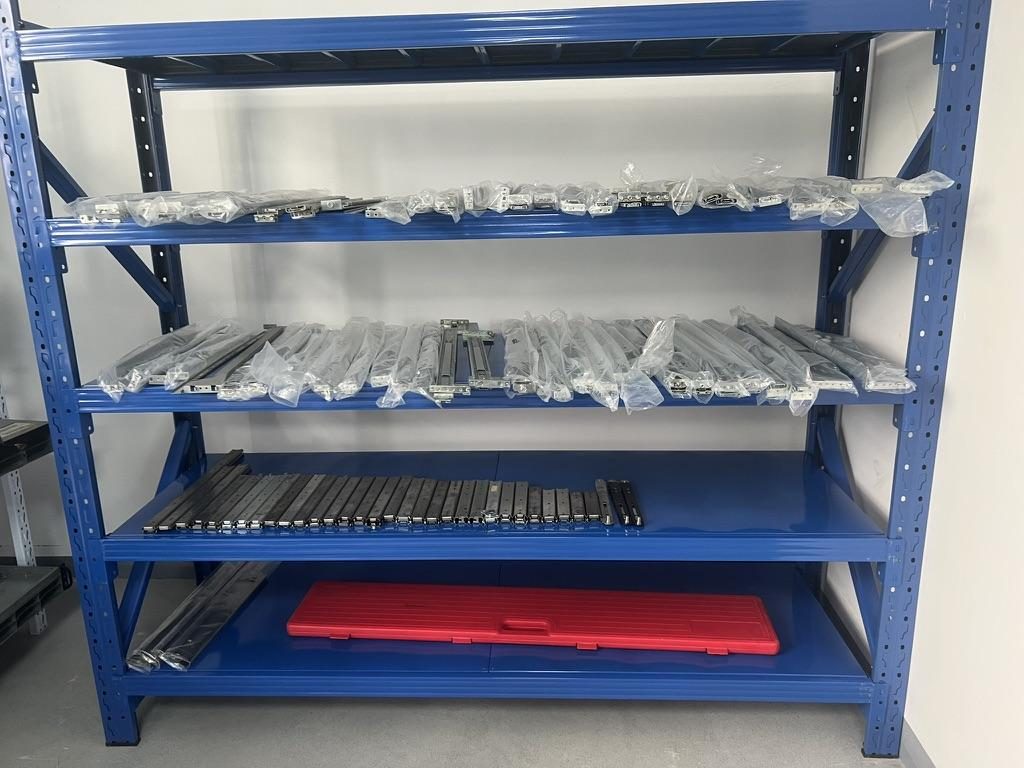 Rail samples in different lengths and bracket variants