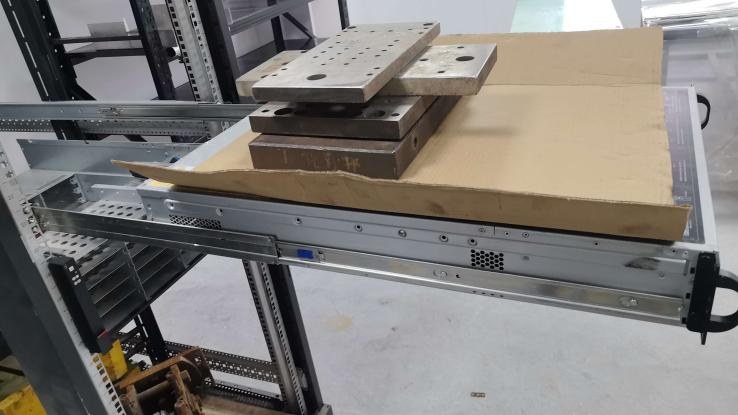 MS-FMR-2U-100: Rails fully extended under a 100 kg load